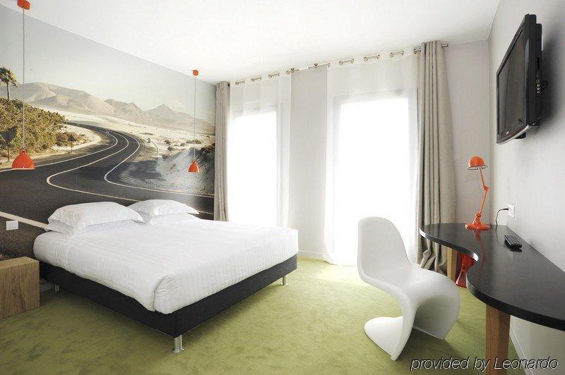 L'Echappee Belle Hotel LʼIsle-Jourdain Buitenkant foto