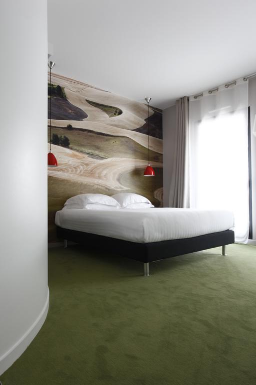 L'Echappee Belle Hotel LʼIsle-Jourdain Buitenkant foto