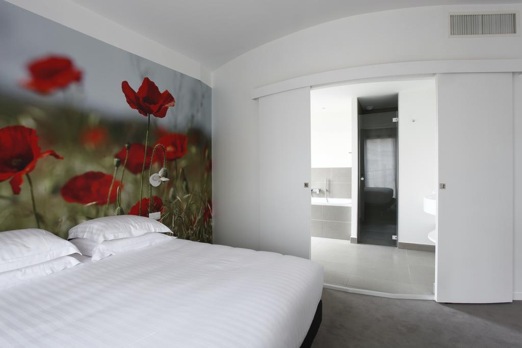 L'Echappee Belle Hotel LʼIsle-Jourdain Buitenkant foto